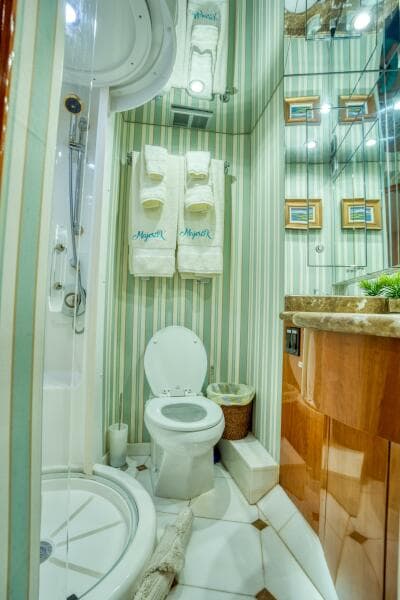 2007 Hatteras 80 Enclosed Bridge