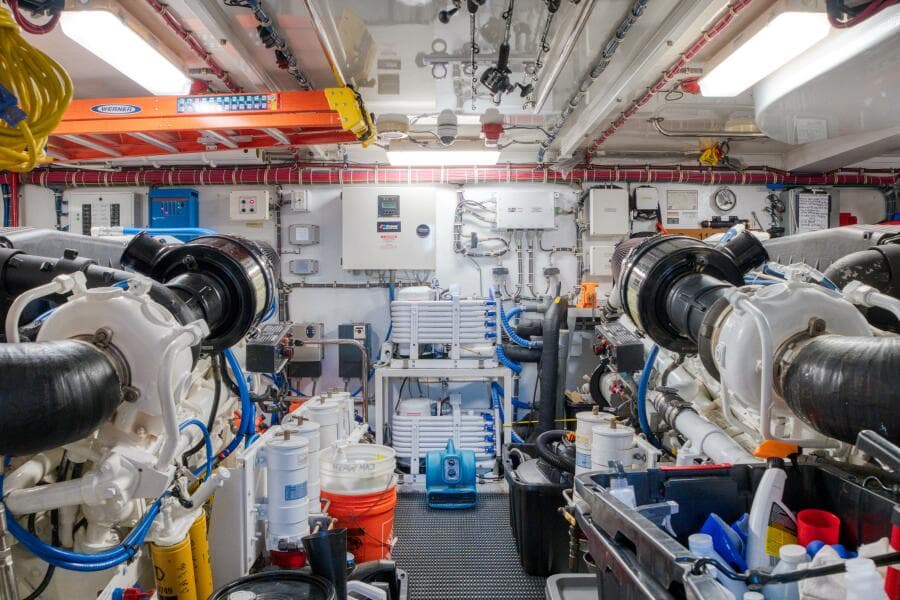 2007 Hatteras 80 Enclosed Bridge