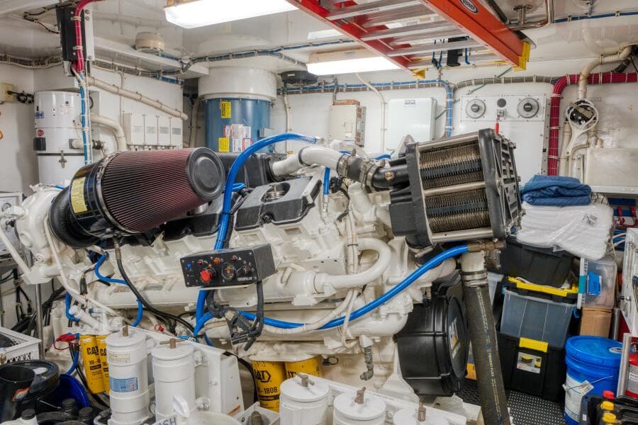 2007 Hatteras 80 Enclosed Bridge