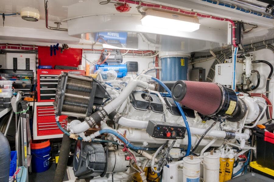 2007 Hatteras 80 Enclosed Bridge