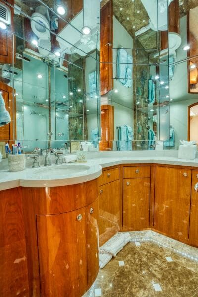 2007 Hatteras 80 Enclosed Bridge