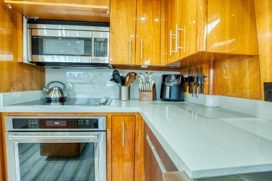 2007 Hatteras 80 Enclosed Bridge