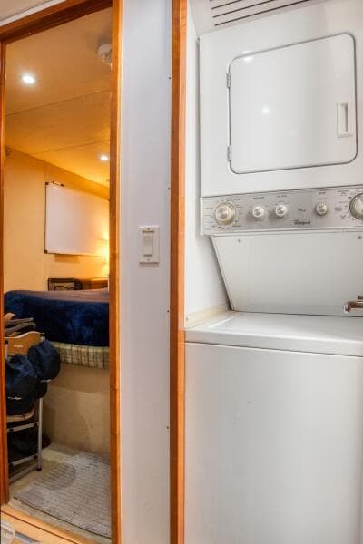 2007 Hatteras 80 Enclosed Bridge