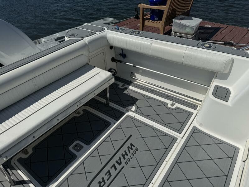 2002 Boston Whaler 275 Conquest