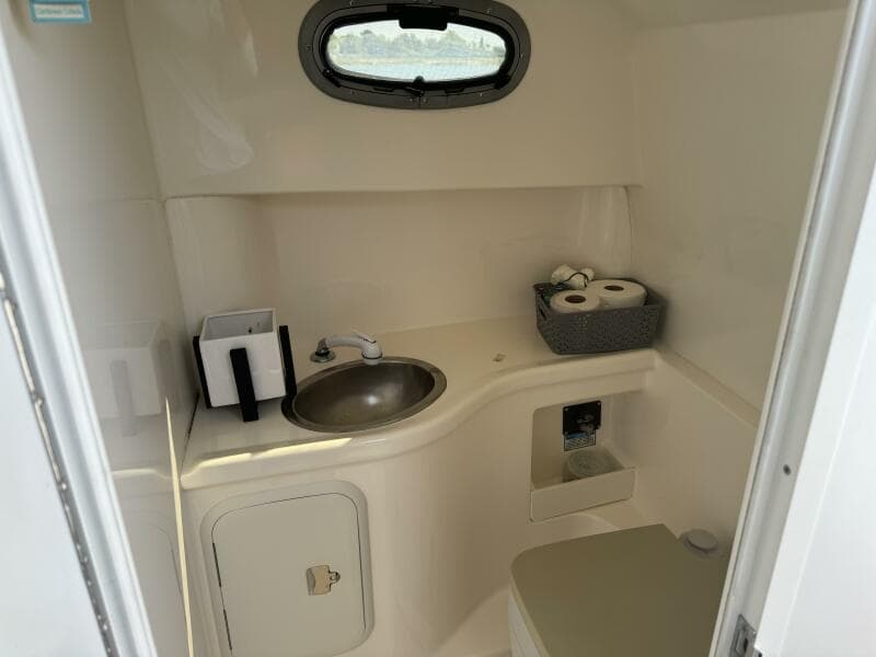 2002 Boston Whaler 275 Conquest