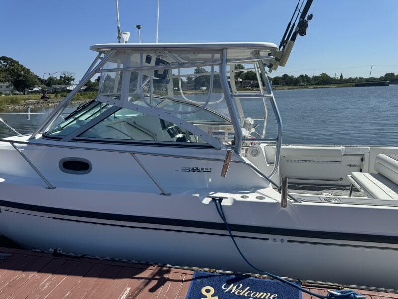 2002 Boston Whaler 275 Conquest