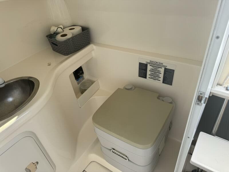 2002 Boston Whaler 275 Conquest