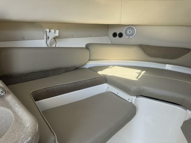 2002 Boston Whaler 275 Conquest