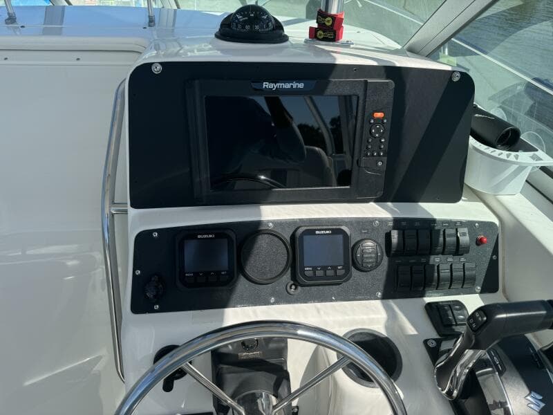 2002 Boston Whaler 275 Conquest