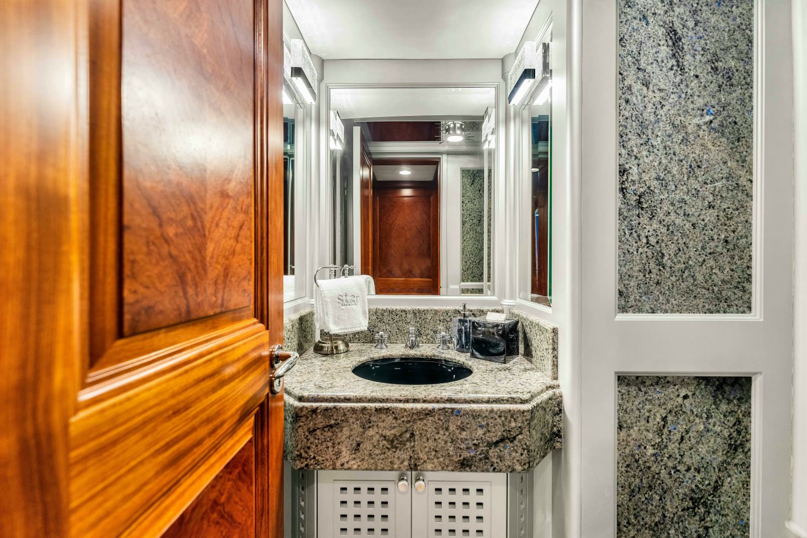 1998 Admiral Custom - Photo 14