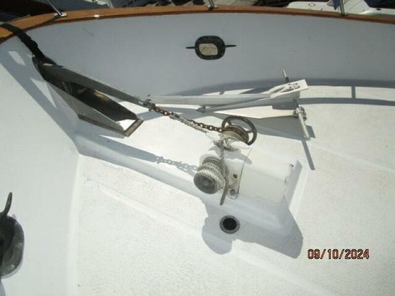 49' DeFever anchor windlass2