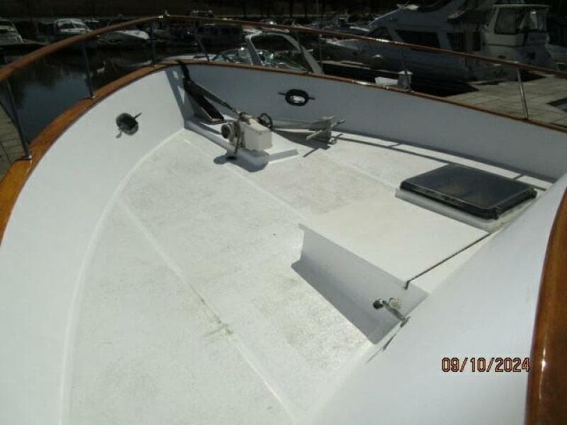 49' DeFever foredeck2