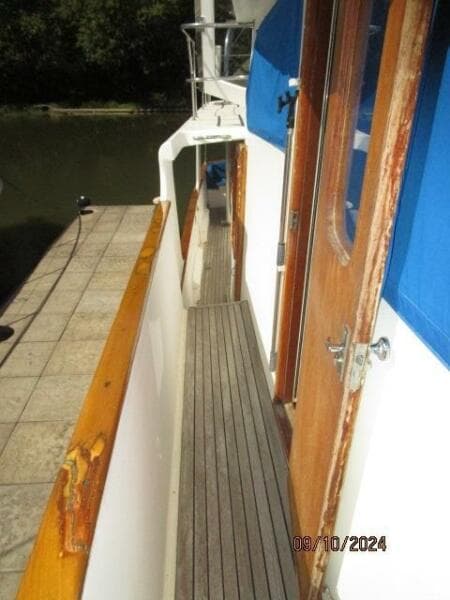 49' DeFever starboard side deck1