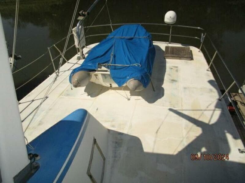 49' DeFever tender deck aft