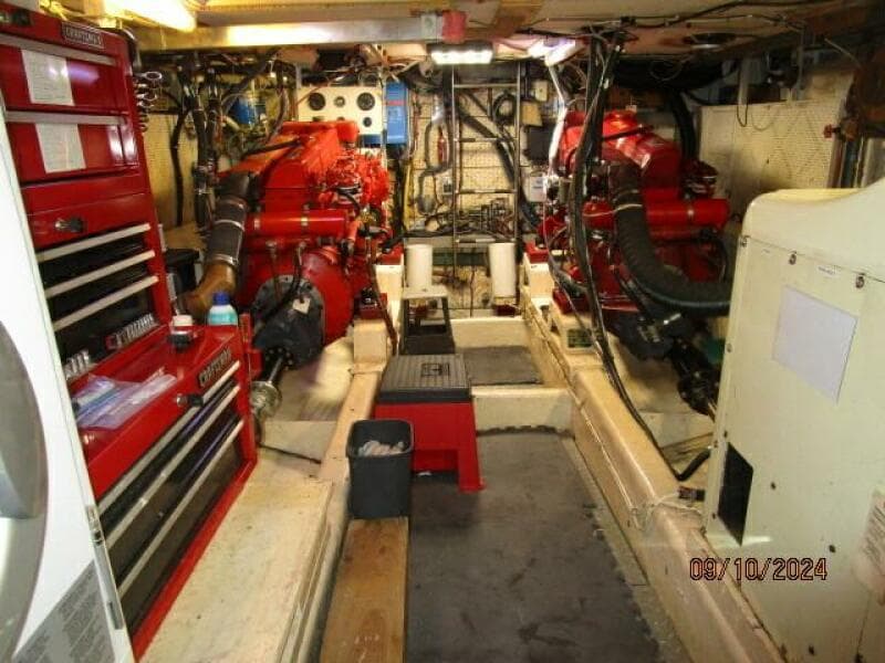 49' DeFever engine room forward
