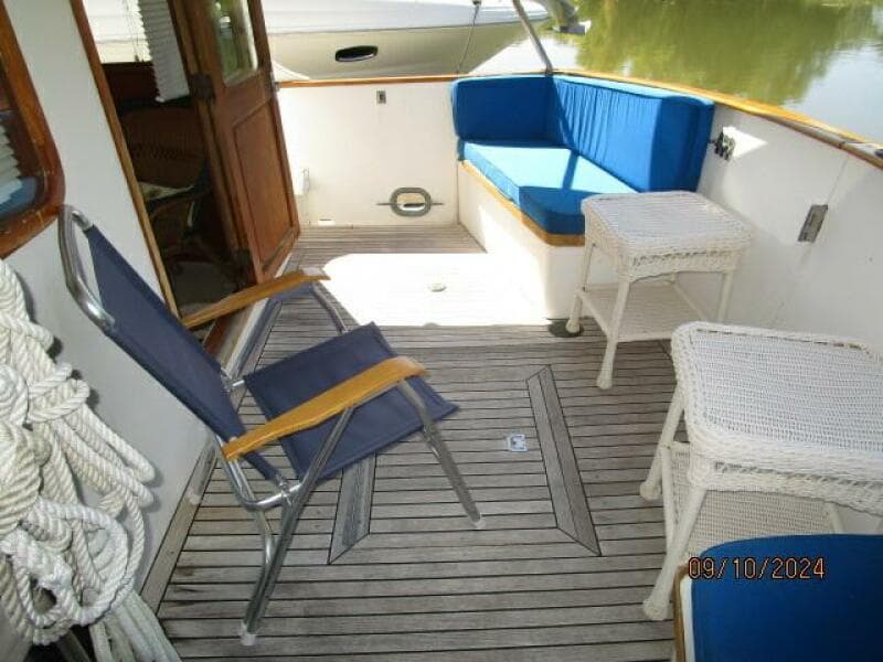 49' DeFever aftdeck starboard