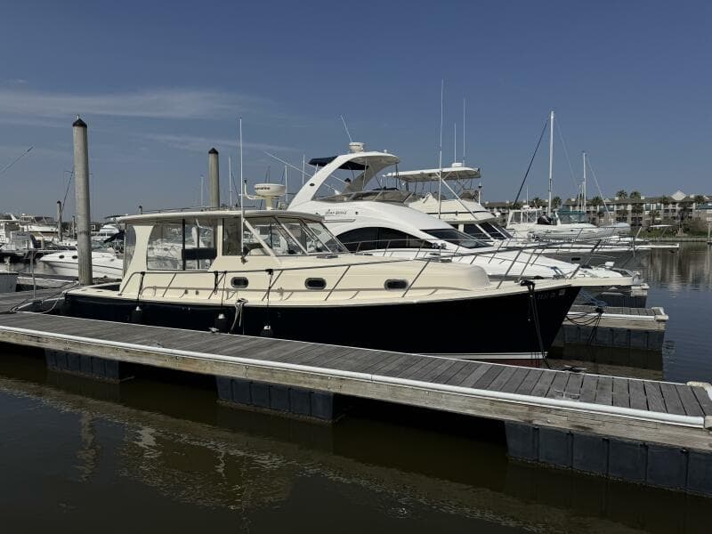 2008 Mainship 34 Pilot Hardtop