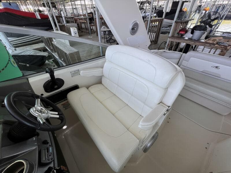 27.4 Cockpit Pilot Seat 3