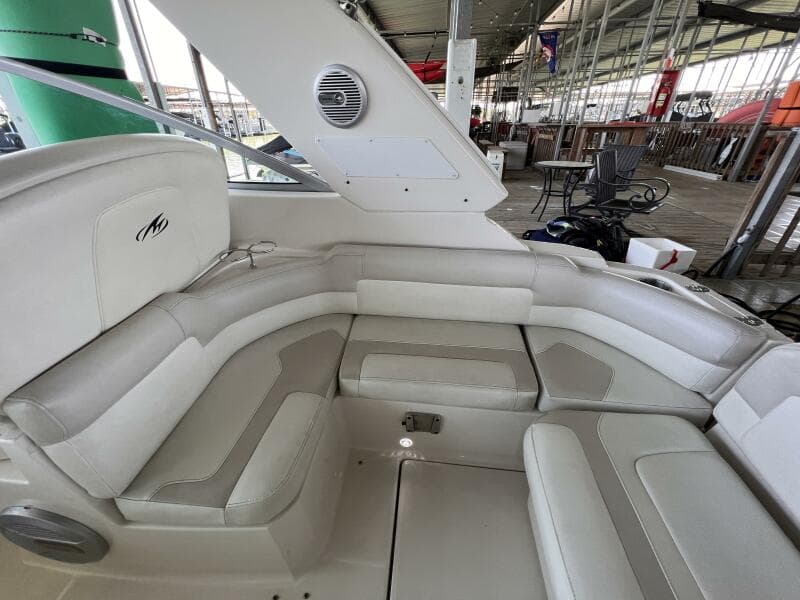 35 Seating Area Stern 