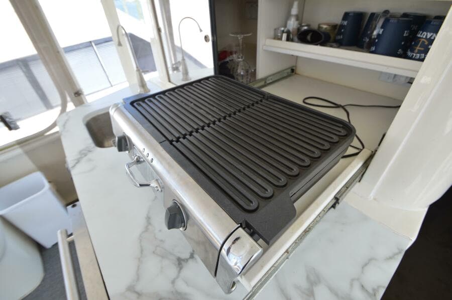 1995 Ocean 48 Cockpit Motor Yacht