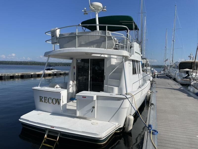 2000 Mainship 390
