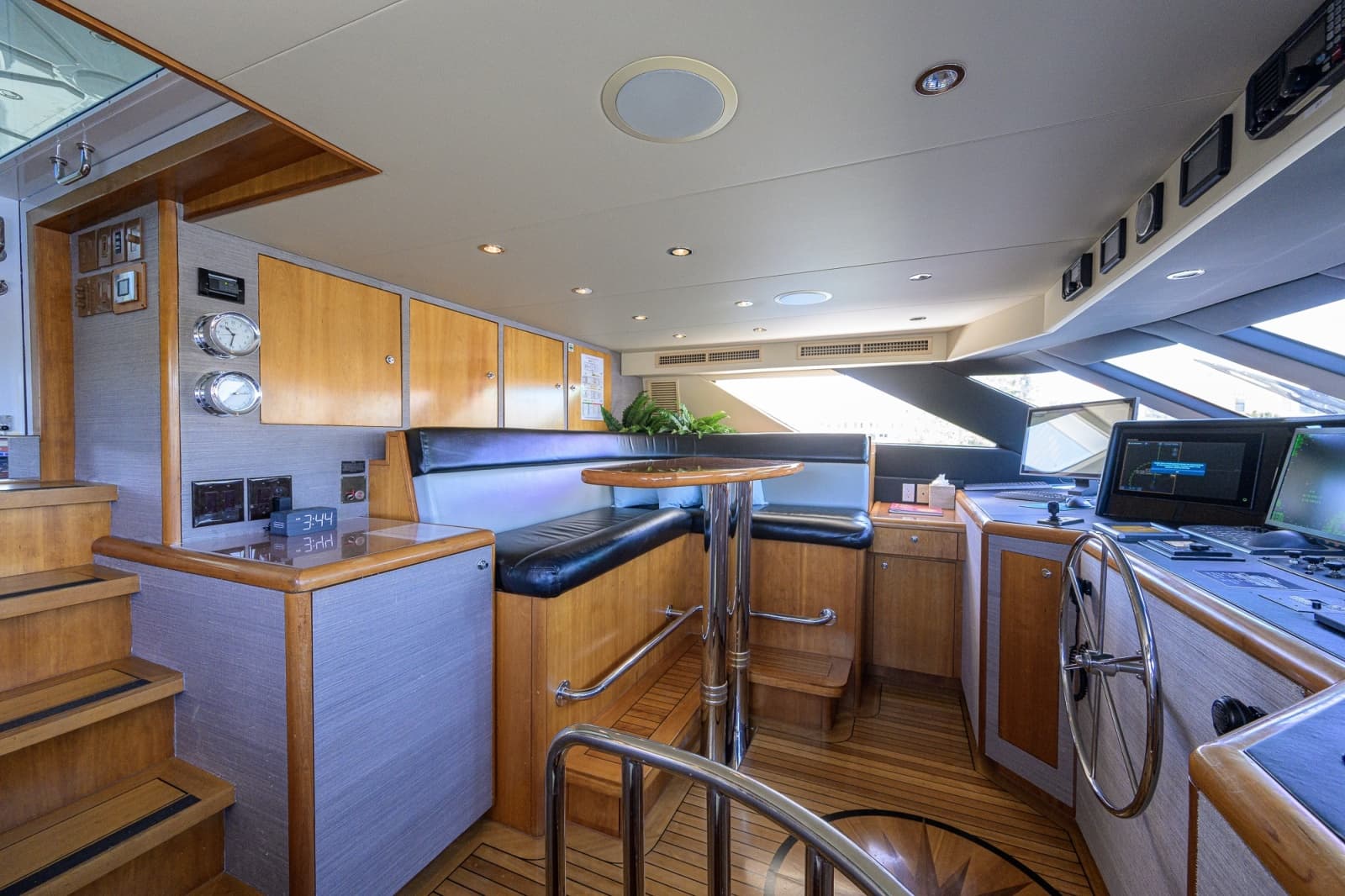 2005 Hatteras 100 Motor Yacht - Photo 50
