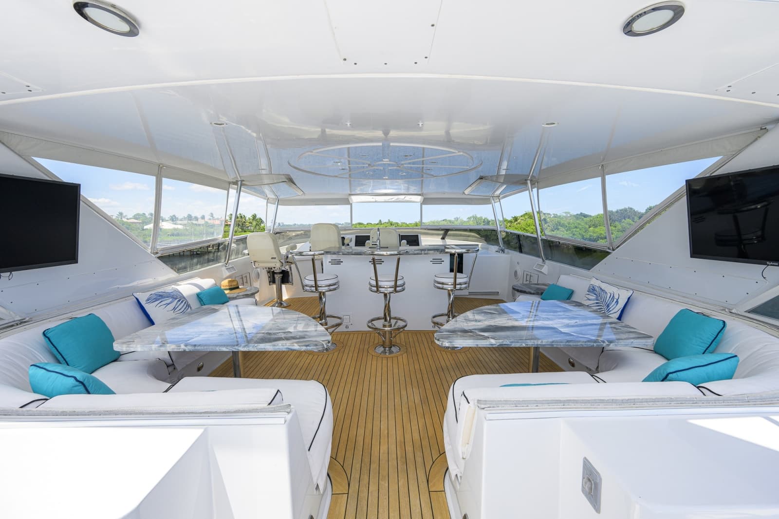 2005 Hatteras 100 Motor Yacht - Photo 34