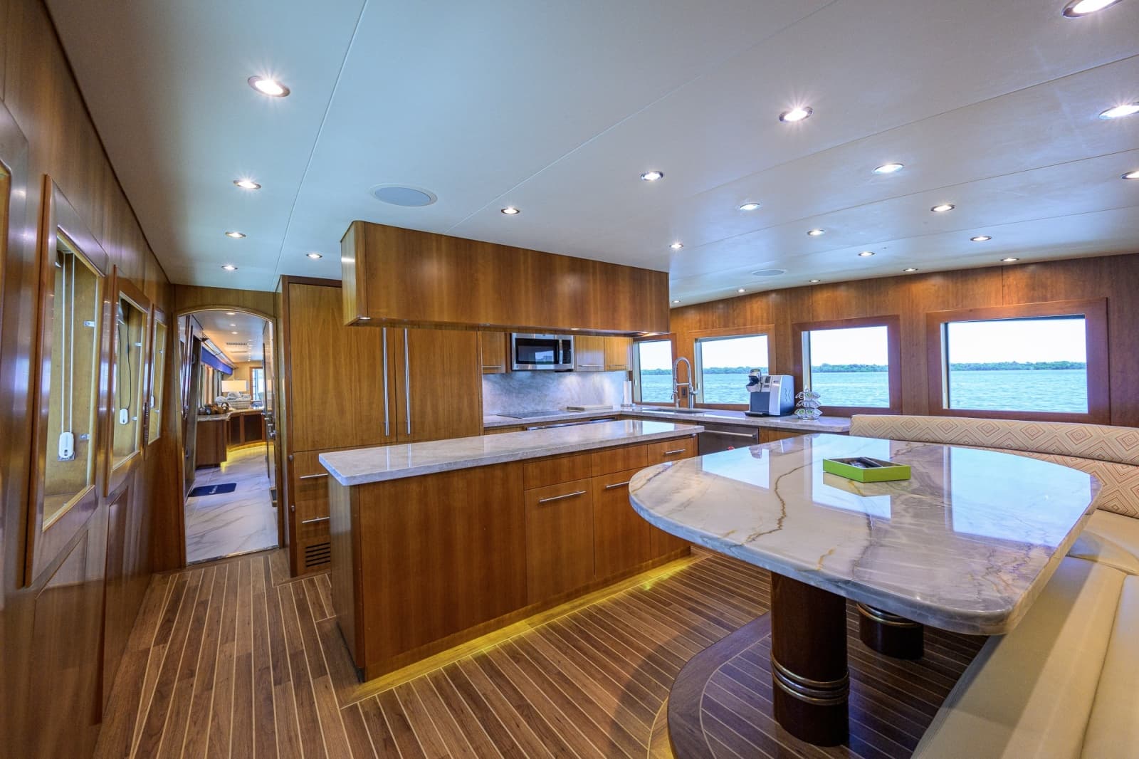 2005 Hatteras 100 Motor Yacht - Photo 10