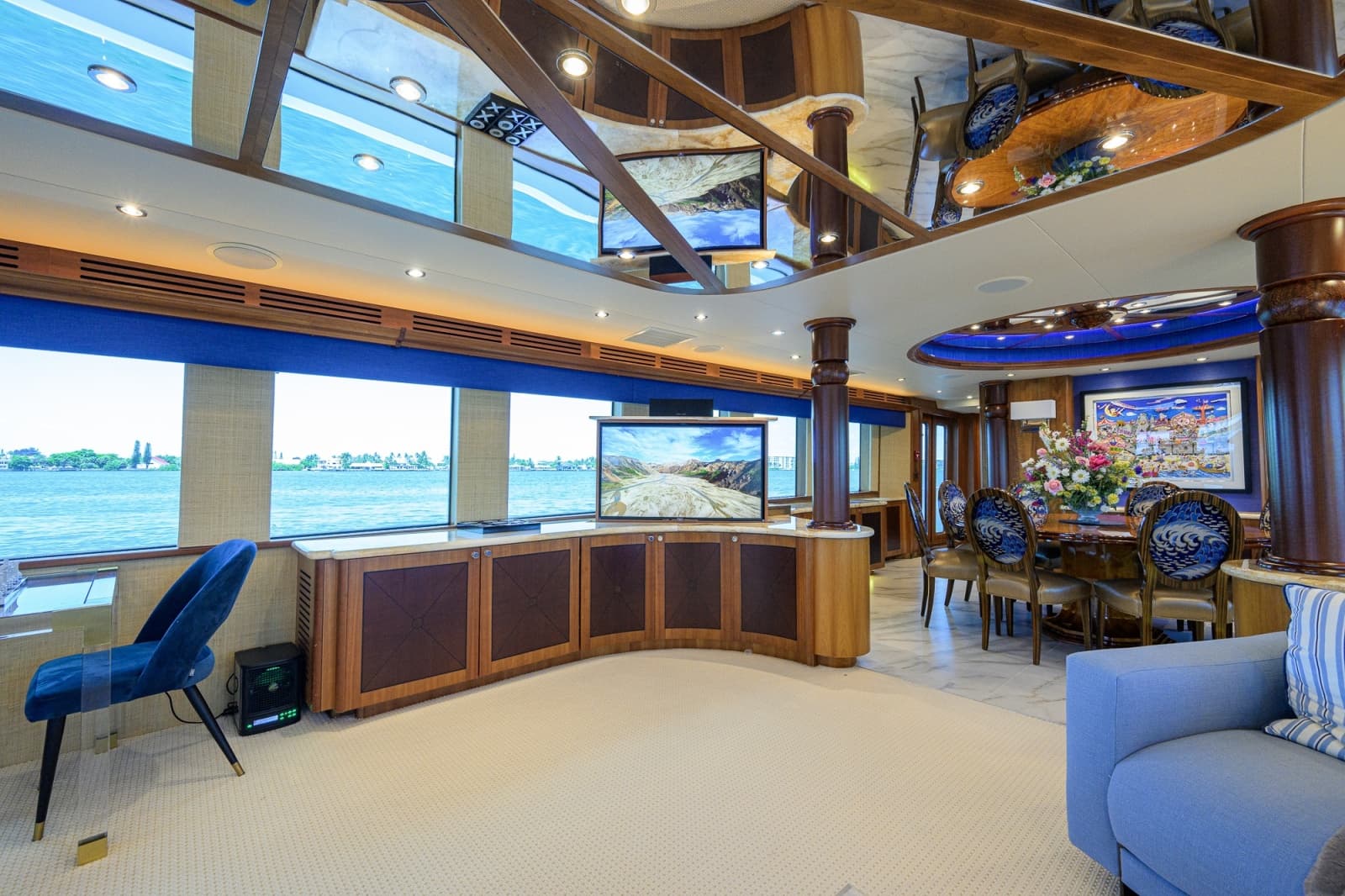 2005 Hatteras 100 Motor Yacht - Photo 3