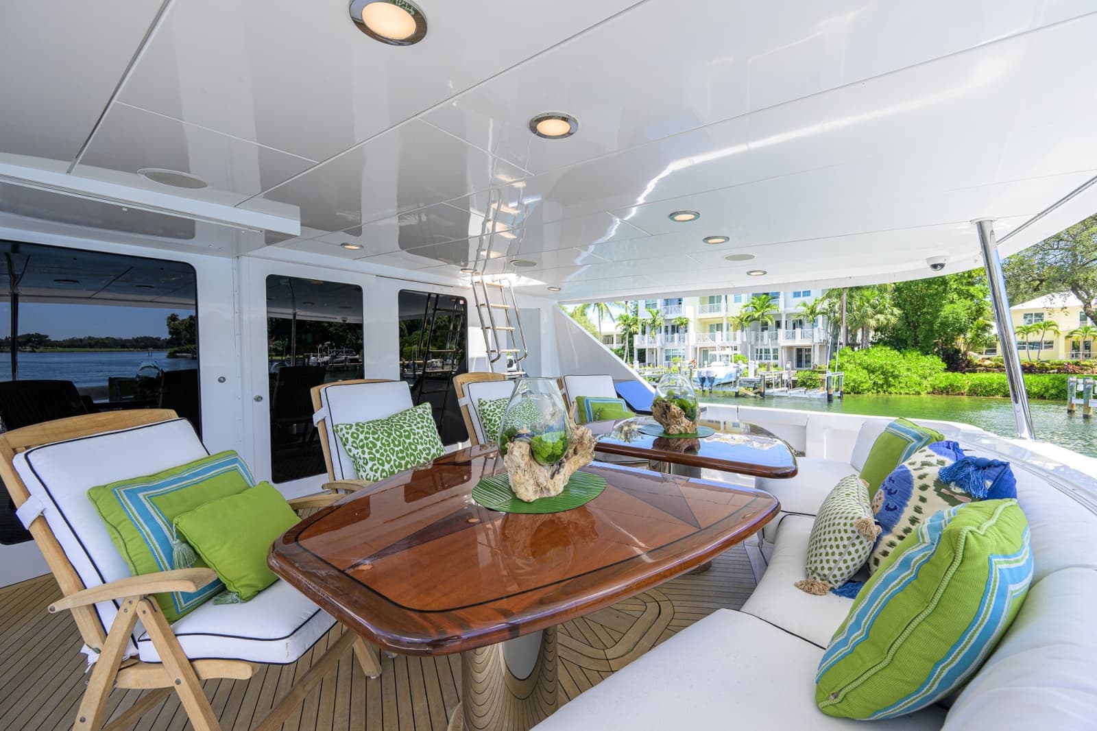2005 Hatteras 100 Motor Yacht - Photo 52
