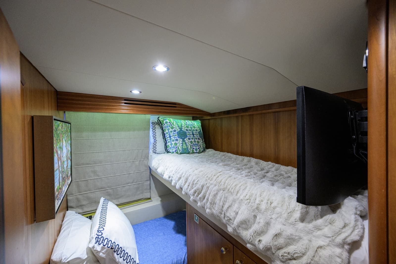 2005 Hatteras 100 Motor Yacht - Photo 30
