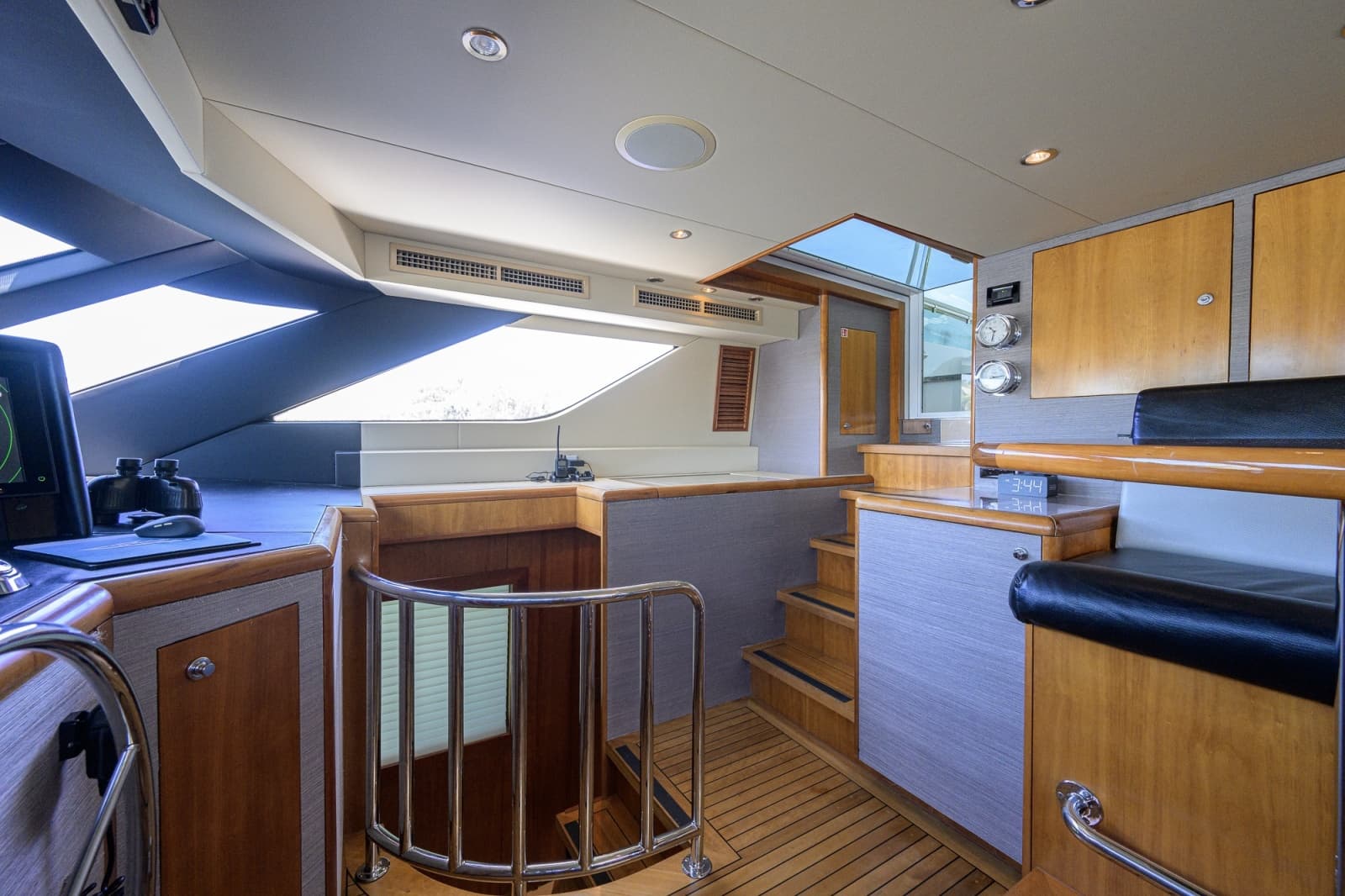 2005 Hatteras 100 Motor Yacht - Photo 49