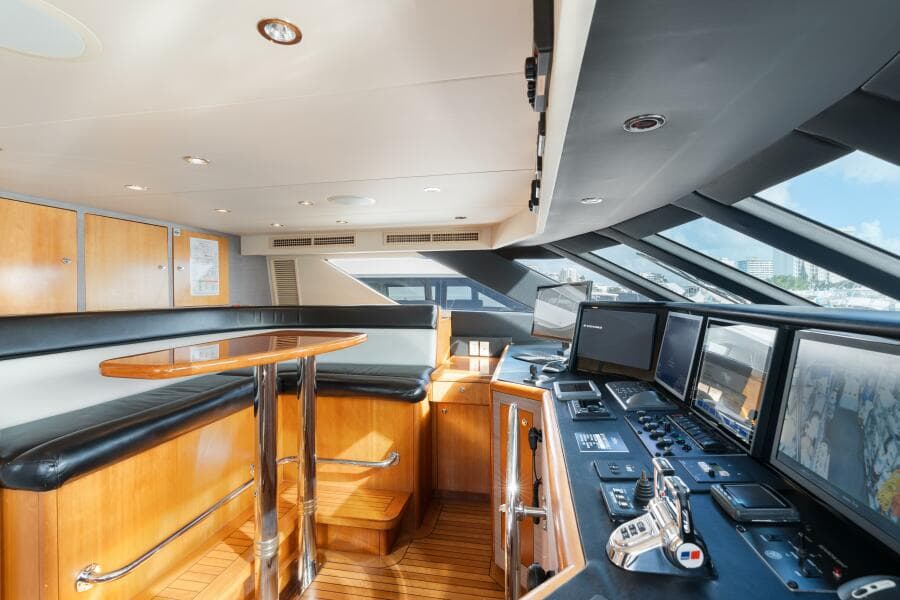2005 Hatteras 100 Motor Yacht