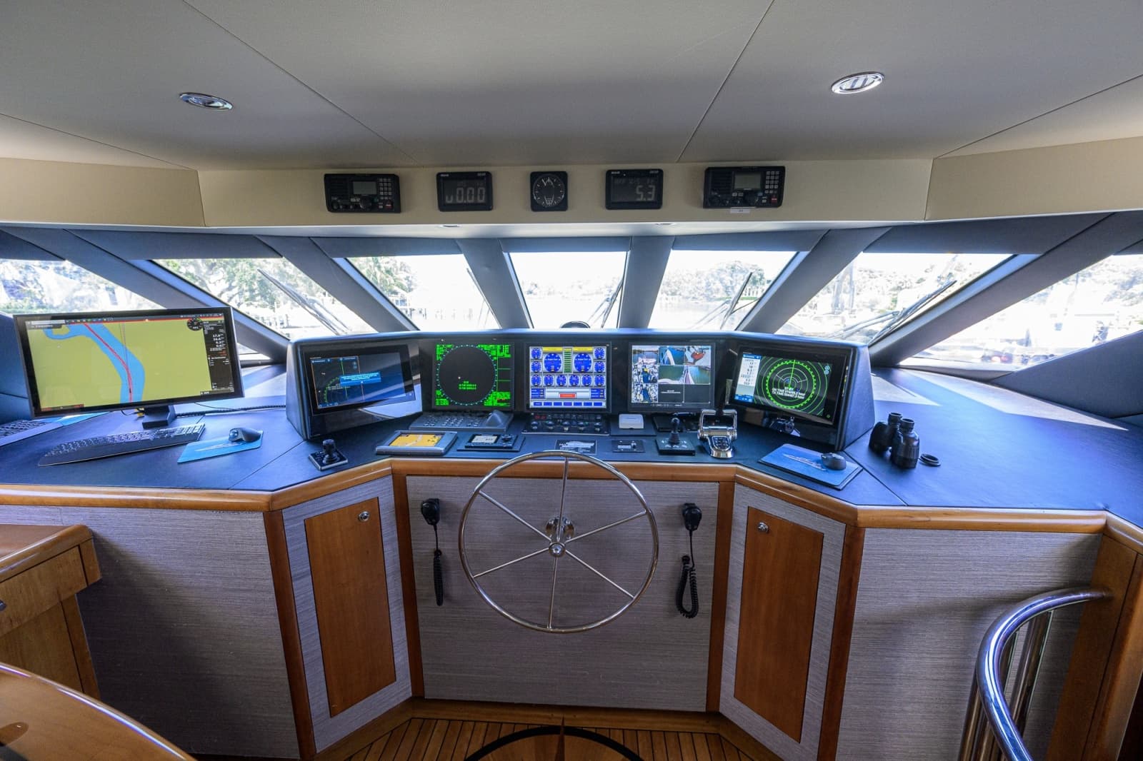 2005 Hatteras 100 Motor Yacht - Photo 47