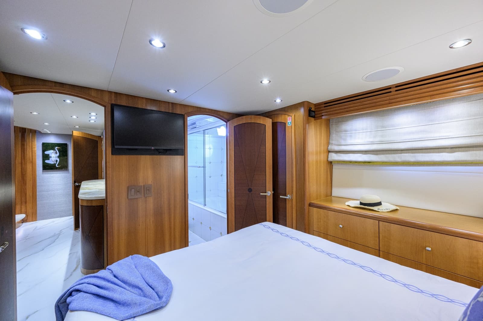 2005 Hatteras 100 Motor Yacht - Photo 31