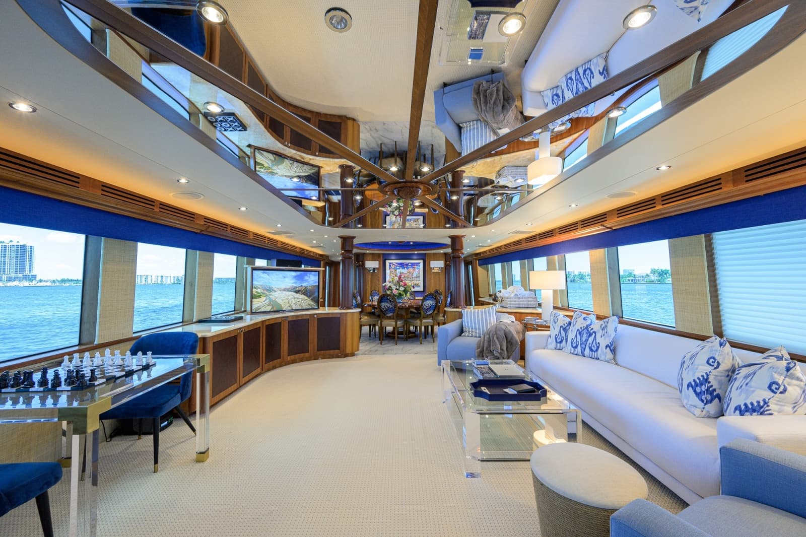 2005 Hatteras 100 Motor Yacht - Photo 2