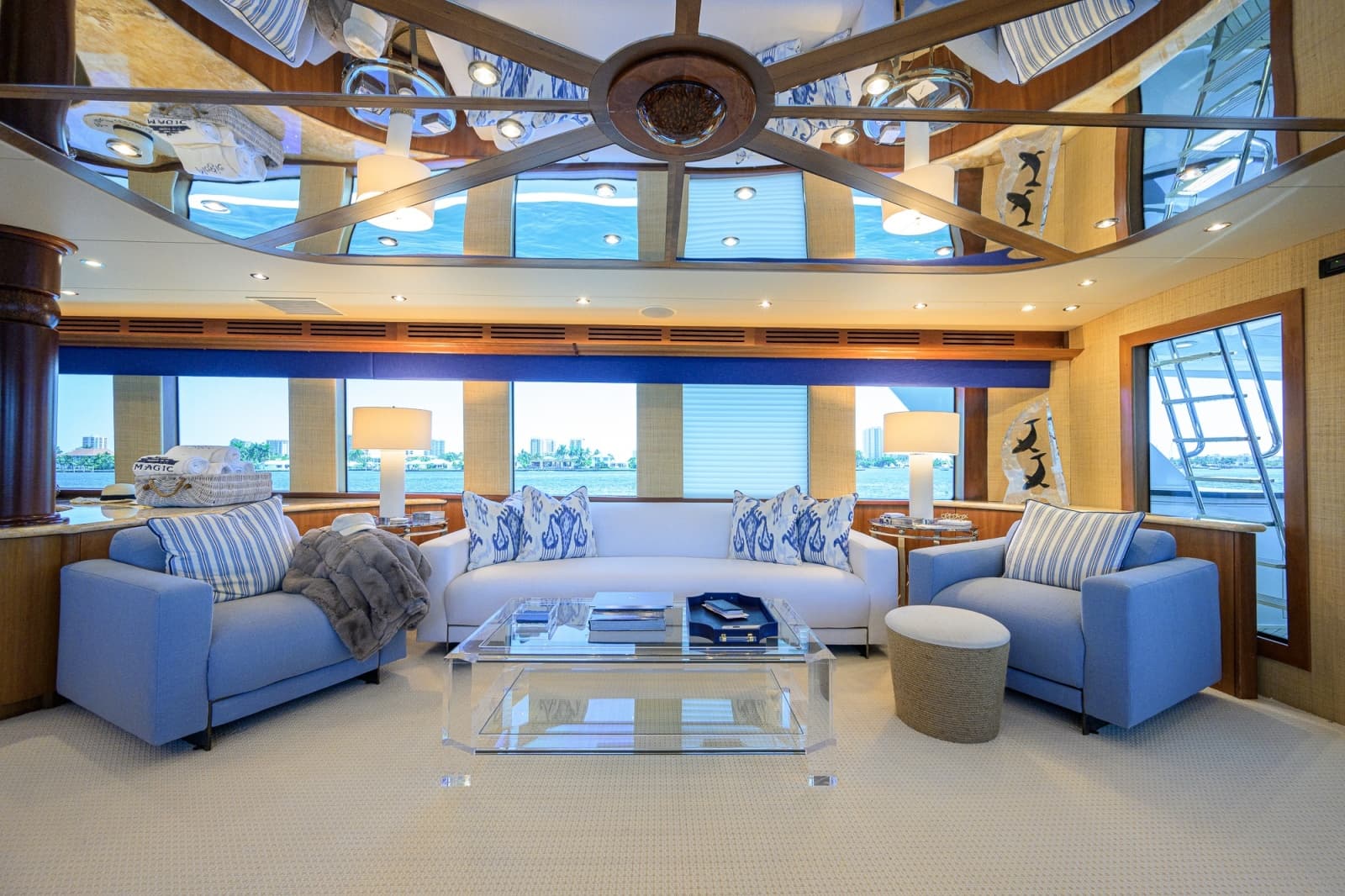 2005 Hatteras 100 Motor Yacht - Photo 4