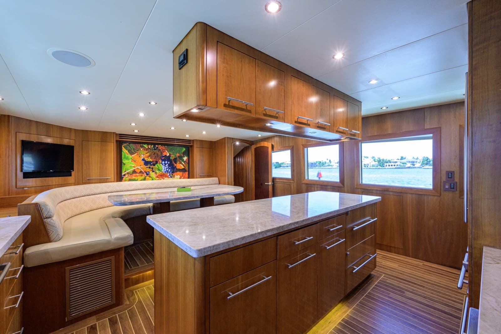 2005 Hatteras 100 Motor Yacht - Photo 11