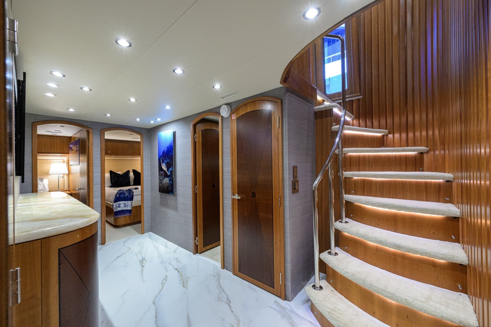 2005 Hatteras 100 Motor Yacht - Photo 14