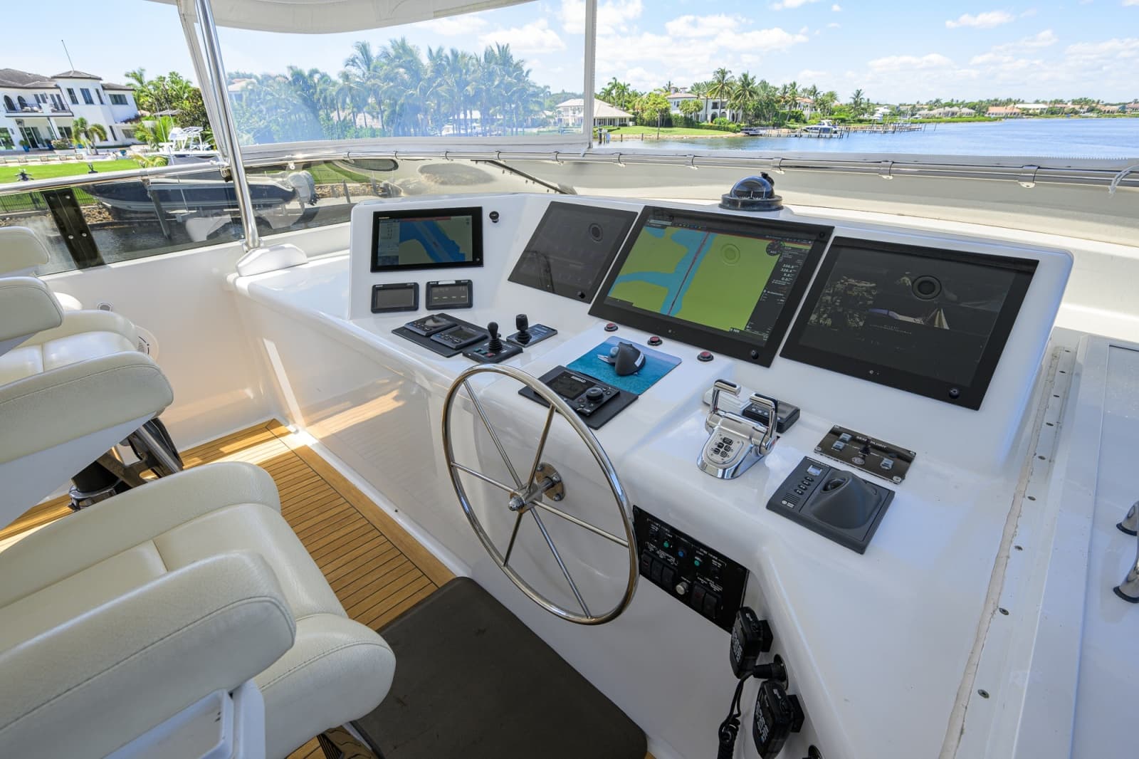 2005 Hatteras 100 Motor Yacht - Photo 39