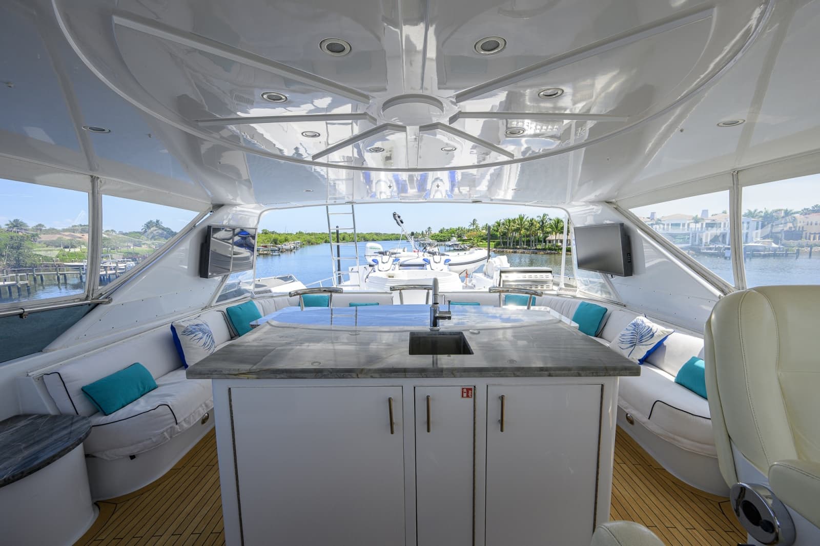 2005 Hatteras 100 Motor Yacht - Photo 46