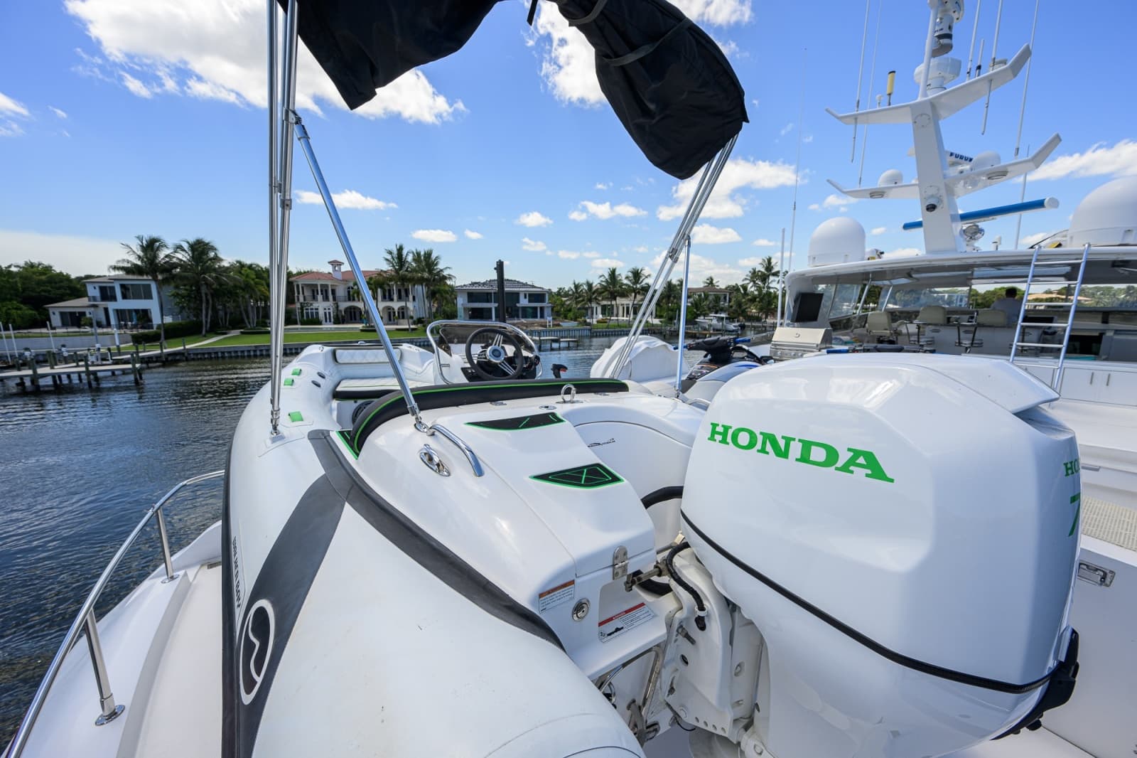 2005 Hatteras 100 Motor Yacht - Photo 43