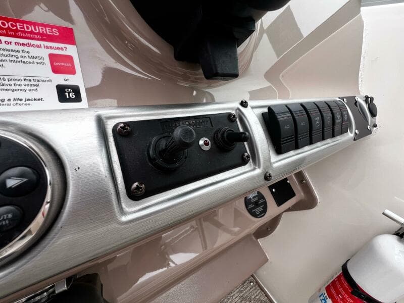 2007 Larson Cabrio 274