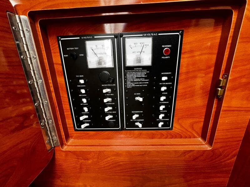 2007 Larson Cabrio 274