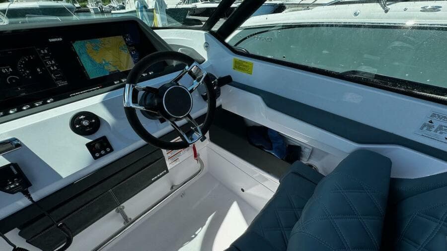 2022 Axopar 28 T-Top