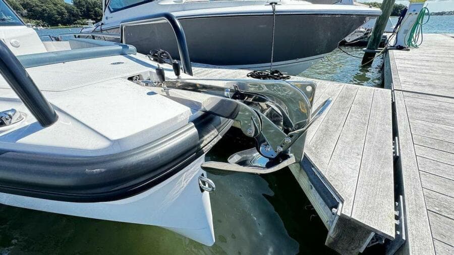 2022 Axopar 28 T-Top