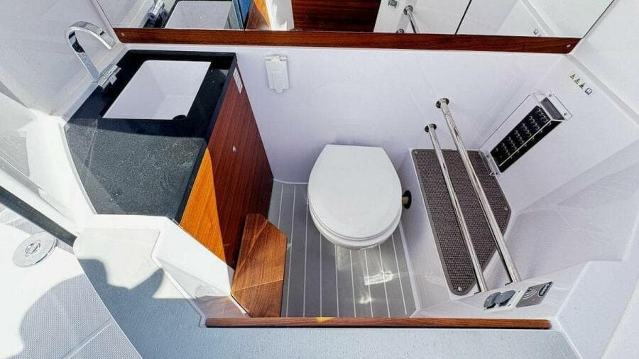 2022 Axopar 28 T-Top