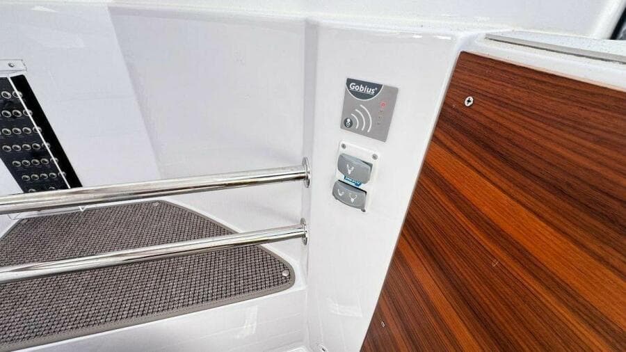 2022 Axopar 28 T-Top