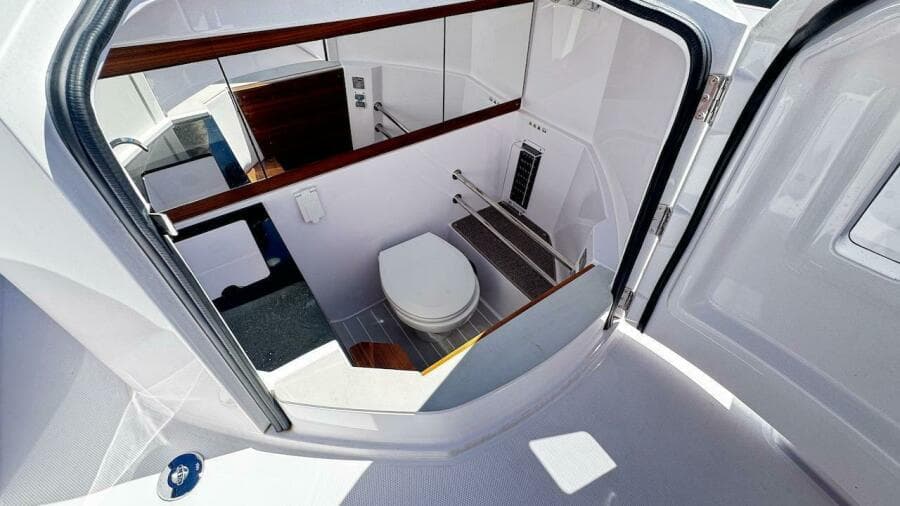 2022 Axopar 28 T-Top