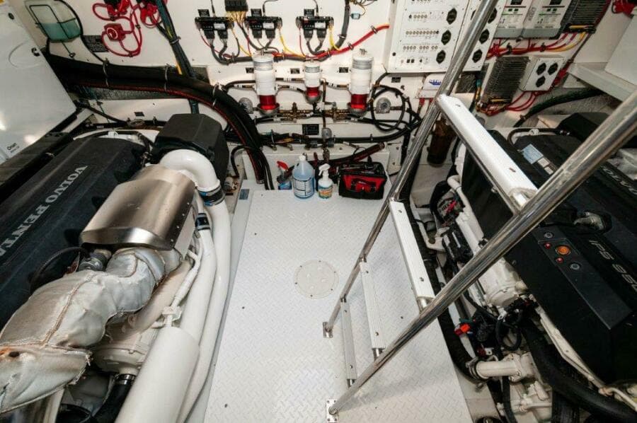 2020 Cruisers Yachts- HARPER BELL- Engine Room 3